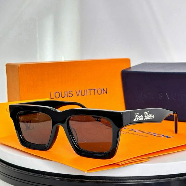 Picture of Louis Vuitton Sunglasses _SKUfw79398968fw